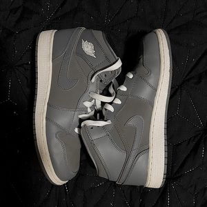 Nike Air Jordan 1 Retro Mid!